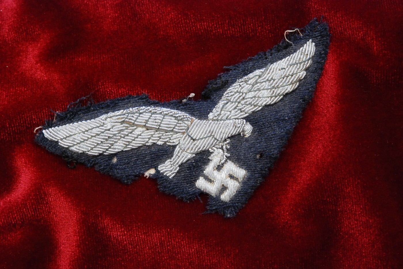 WWII GERMAN LUFTWAFFE OFFICER&#39;S BREAST EAGLE IN BULLION – UNIFORM REMOVED