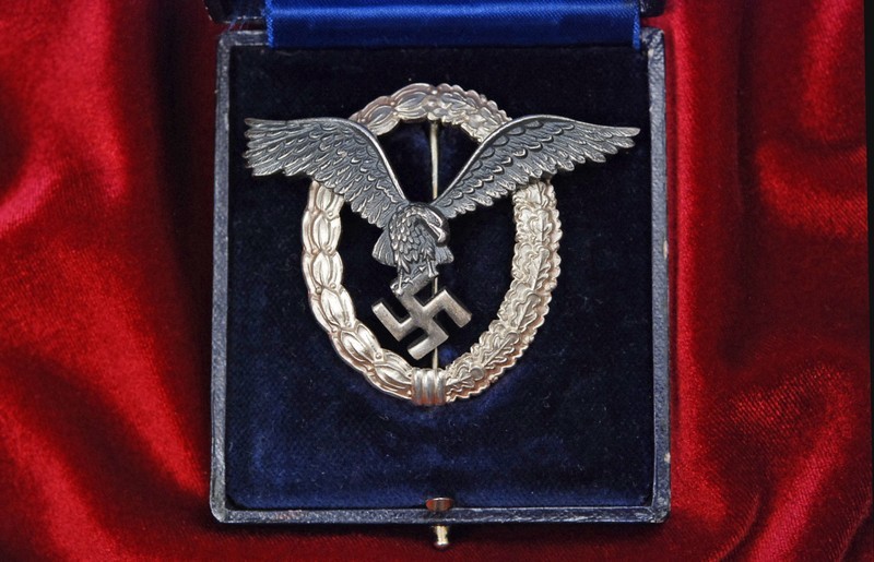 WWII GERMAN CASED LUFTWAFFE PILOT'S BADGE BY "B&NL"