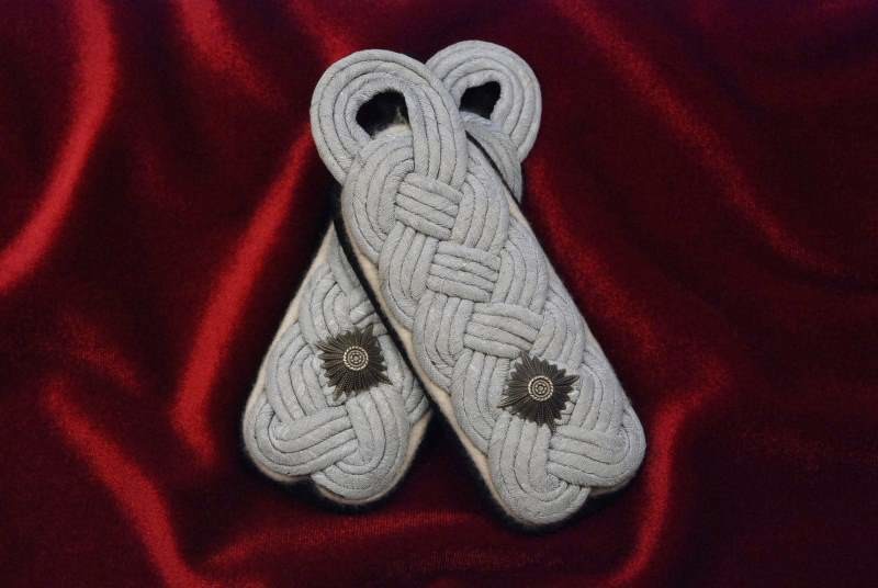 WWII GERMAN WAFFEN SS OBERSTURMBANNFÜHRER OF INFANTRY SHOULDER BOARDS - MATCHED PAIR