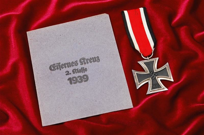 WWII GERMAN 1939 IRON CROSS 2nd CLASS w/TITLED BLUE PACKET