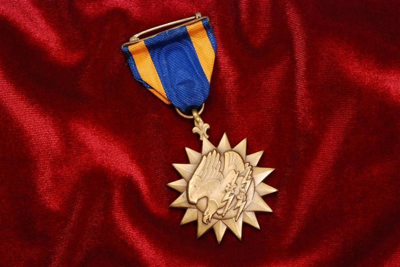 WWII U.S. AIR MEDAL w/WRAP BROACH - EXCELLENT! WWII U.S. AIR MEDAL w/WRAP BROACH - EXCELLENT!