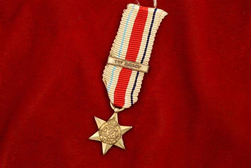 BRITISH WORLD WAR II AFRICA STAR w/1ST ARMY BAR - MINIATURE