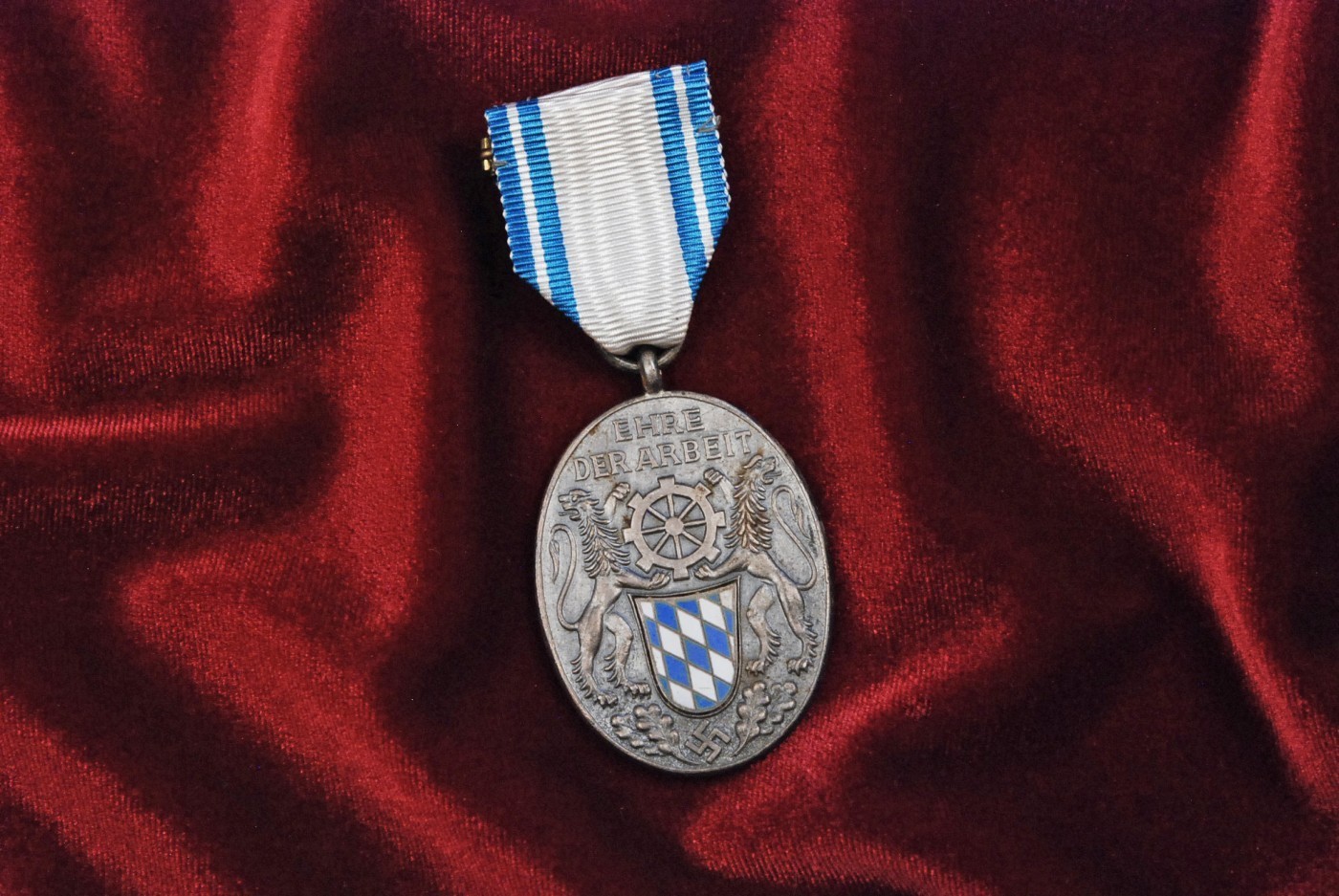 WWII BAVARIAN 25 YEAR INDUSTRIAL SERVICE HONOR MEDAL