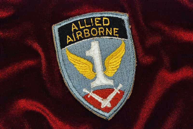 WWII U.S. ALLIED AIRBORNE SHOULDER PATCH - BRITISH MADE