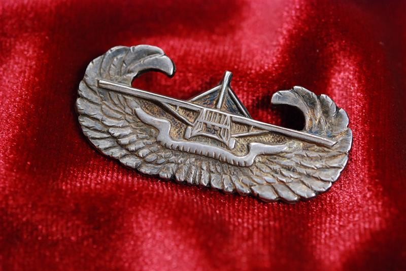 WWII U.S. GLIDER INFANTRY ASSAULT BADGE - SOLID BODY TYPE