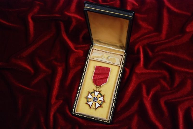 WWII U.S. LEGION OF MERIT - CASED EARLY ISSUE ON SLOT BROACH