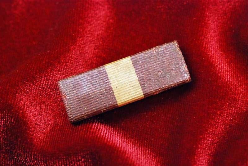 WWII U.S. NAVY/MARINE CORPS DISTINGUISHED SERVICE MEDAL RIBBON BAR - PIN BACK