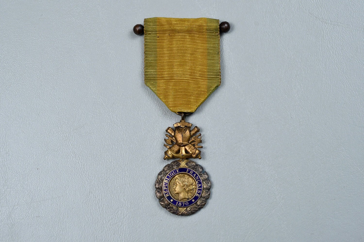 WORLD WAR I FRENCH MEDAILLIE MILITAIRE w/BALL END PARADE MOUNT