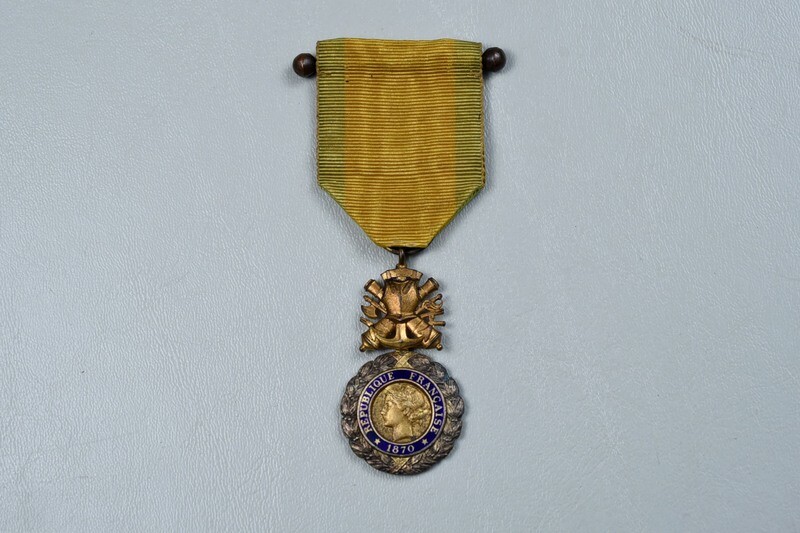 WORLD WAR I FRENCH MEDAILLIE MILITAIRE w/BALL END PARADE MOUNT WORLD WAR I FRENCH MEDAILLIE MILITAIRE w/BALL END PARADE MOUNT