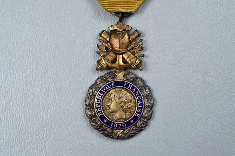 WORLD WAR I FRENCH MEDAILLIE MILITAIRE w/BALL END PARADE MOUNT