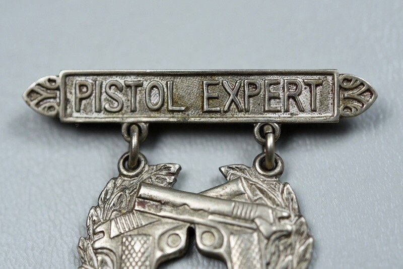 WWII U.S. MARINE CORPS EXPERT PISTOL BADGE w/OPEN CATCH
