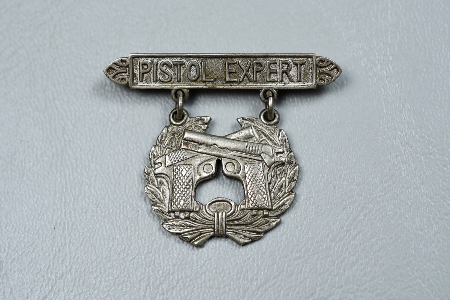 WWII U.S. MARINE CORPS EXPERT PISTOL BADGE w/OPEN CATCH