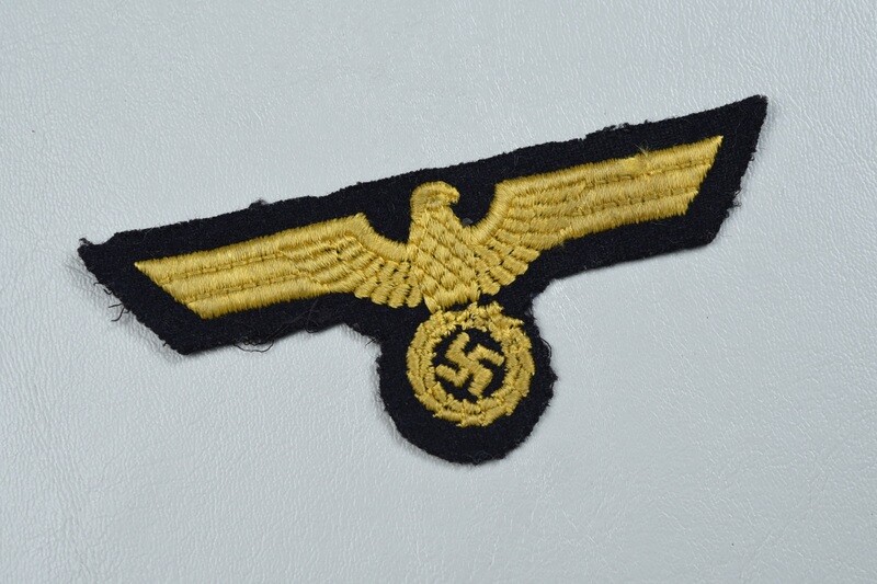 WWII GERMAN KRIEGSMARINE ENLISTED BREAST EAGLE - BLUE ON GOLD