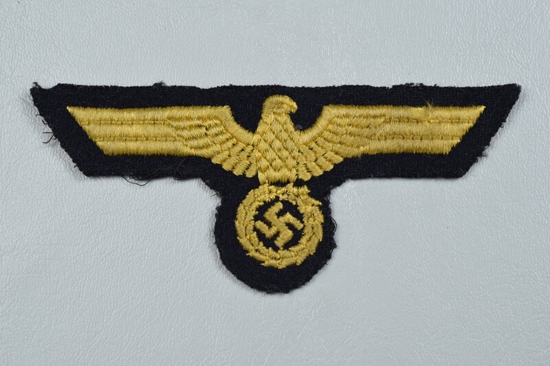 WWII GERMAN KRIEGSMARINE ENLISTED BREAST EAGLE - BLUE ON GOLD