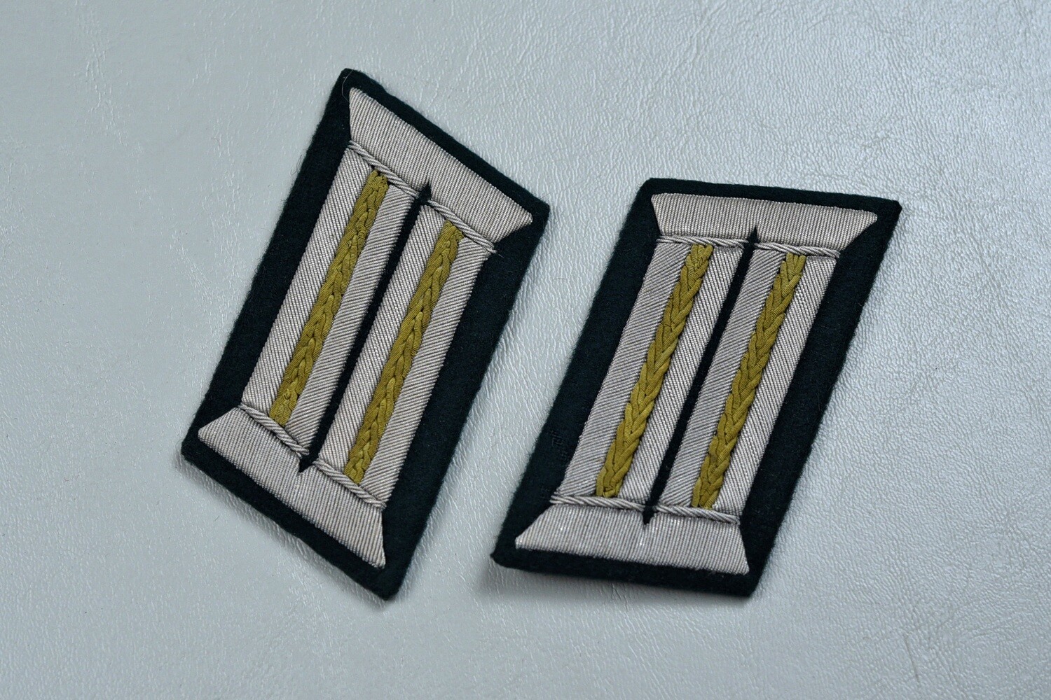 WWII GERMAN OFFICER OF SIGNALS COLLAR TABS - BULLION