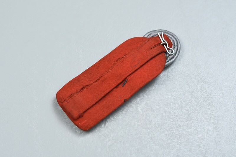 WWII GERMAN ARMY MAJOR'S 33rd ARTILLERY BATTALION SHOULDER BOARD - SINGLE