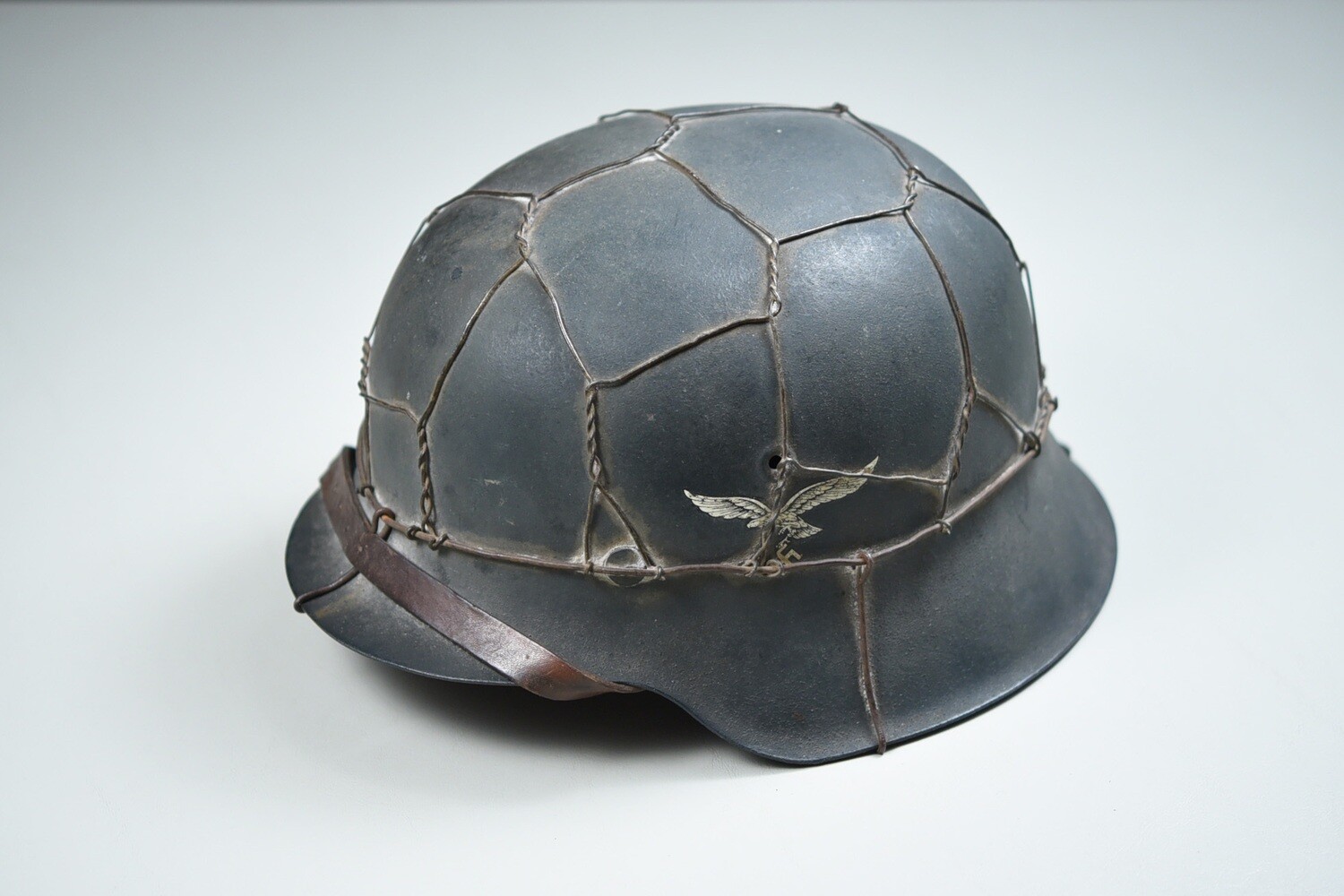 WWII GERMAN LUFTWAFFE M42 SINGLE DECAL &quot;CHICKEN WIRE&quot; HELMET - COMPLETE