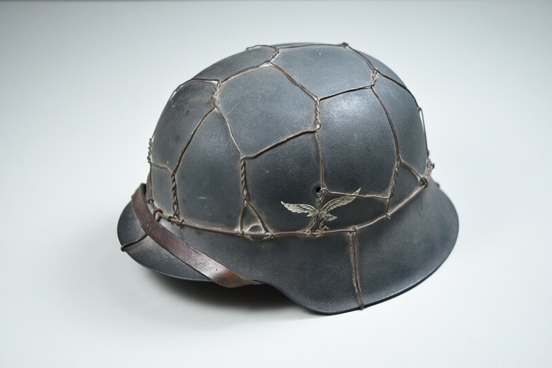 WWII GERMAN LUFTWAFFE M42 SINGLE DECAL "CHICKEN WIRE" HELMET - COMPLETE