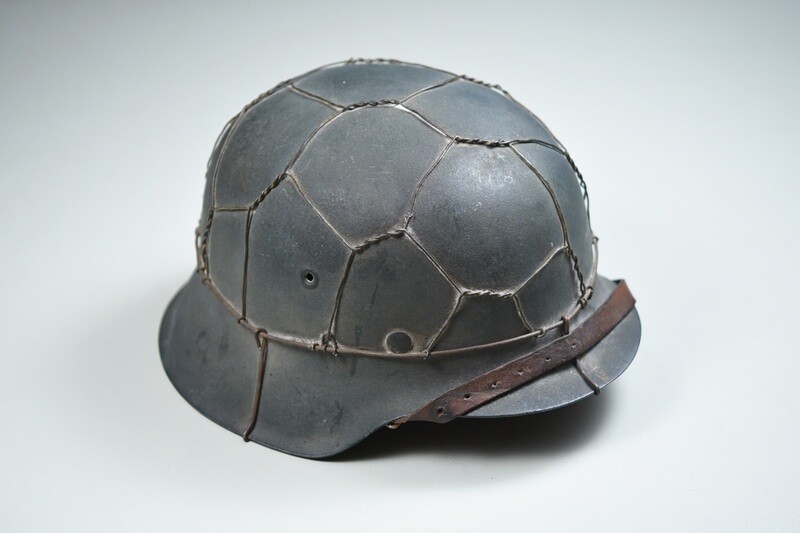 WWII GERMAN LUFTWAFFE M42 SINGLE DECAL "CHICKEN WIRE" HELMET - COMPLETE
