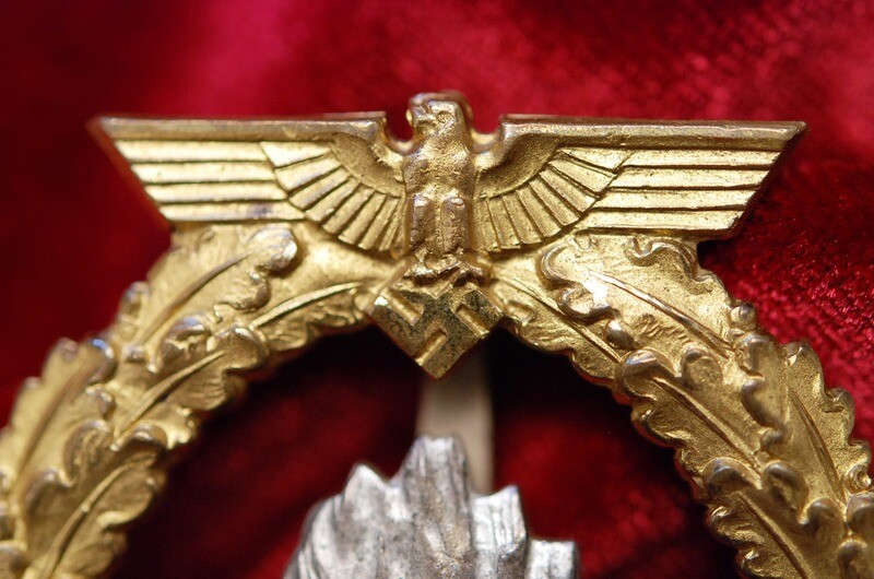 WWII GERMAN KRIEGSMARINE MINESWEEPER BADGE BY R.K. w/FROSTED GILT WREATH