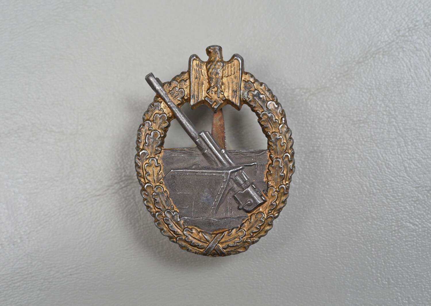 WWII GERMAN KRIEGSMARINE COASTAL ARTILLERY BADGE BY HERMANN AURICH