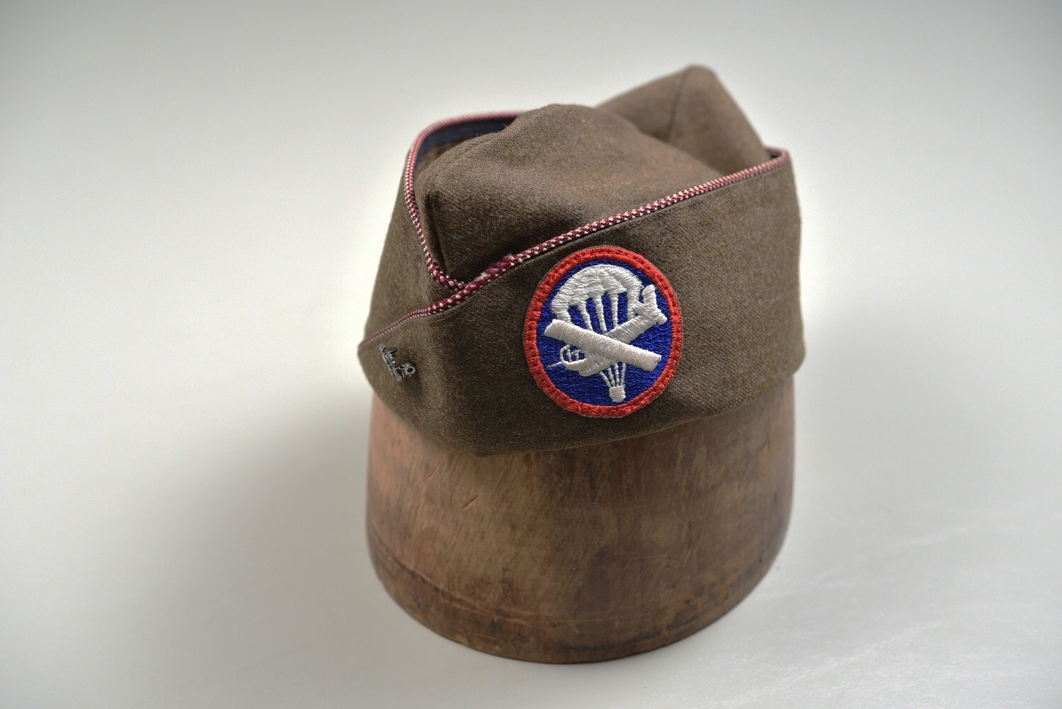 WWII U.S. AIRBORNE COMBAT MEDIC OVERSEAS CAP