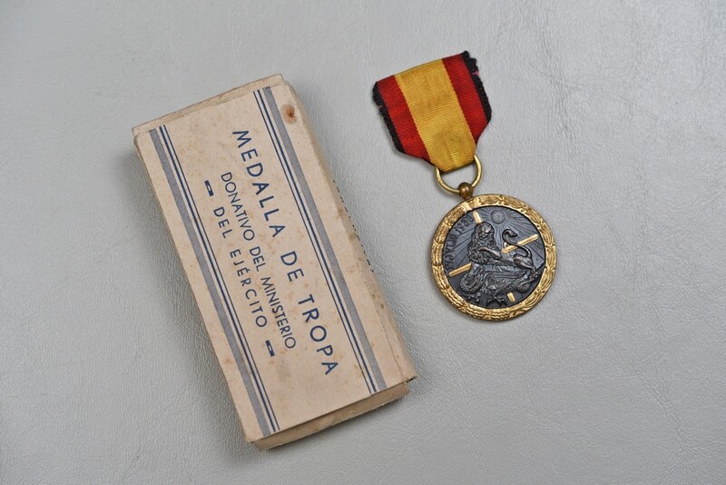 WWII GERMAN SPANISH CIVIL WAR CAMPAIGN MEDAL IN TITLED BOX