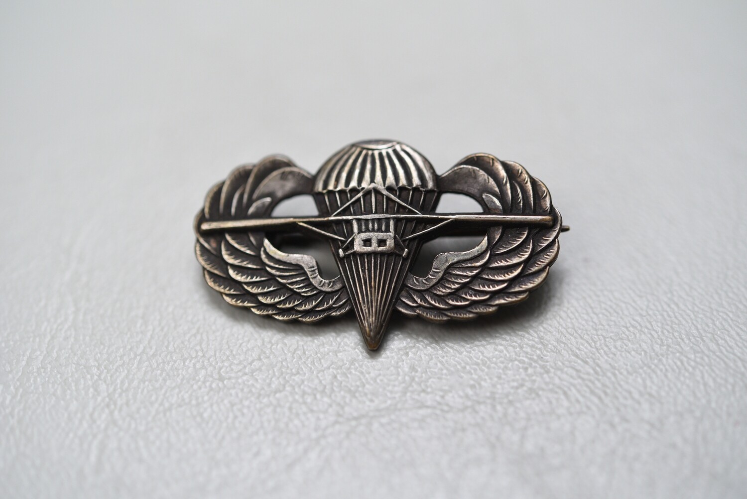 WWII U.S. COMBINED PARA/GLIDER BADGE - BRITISH MADE