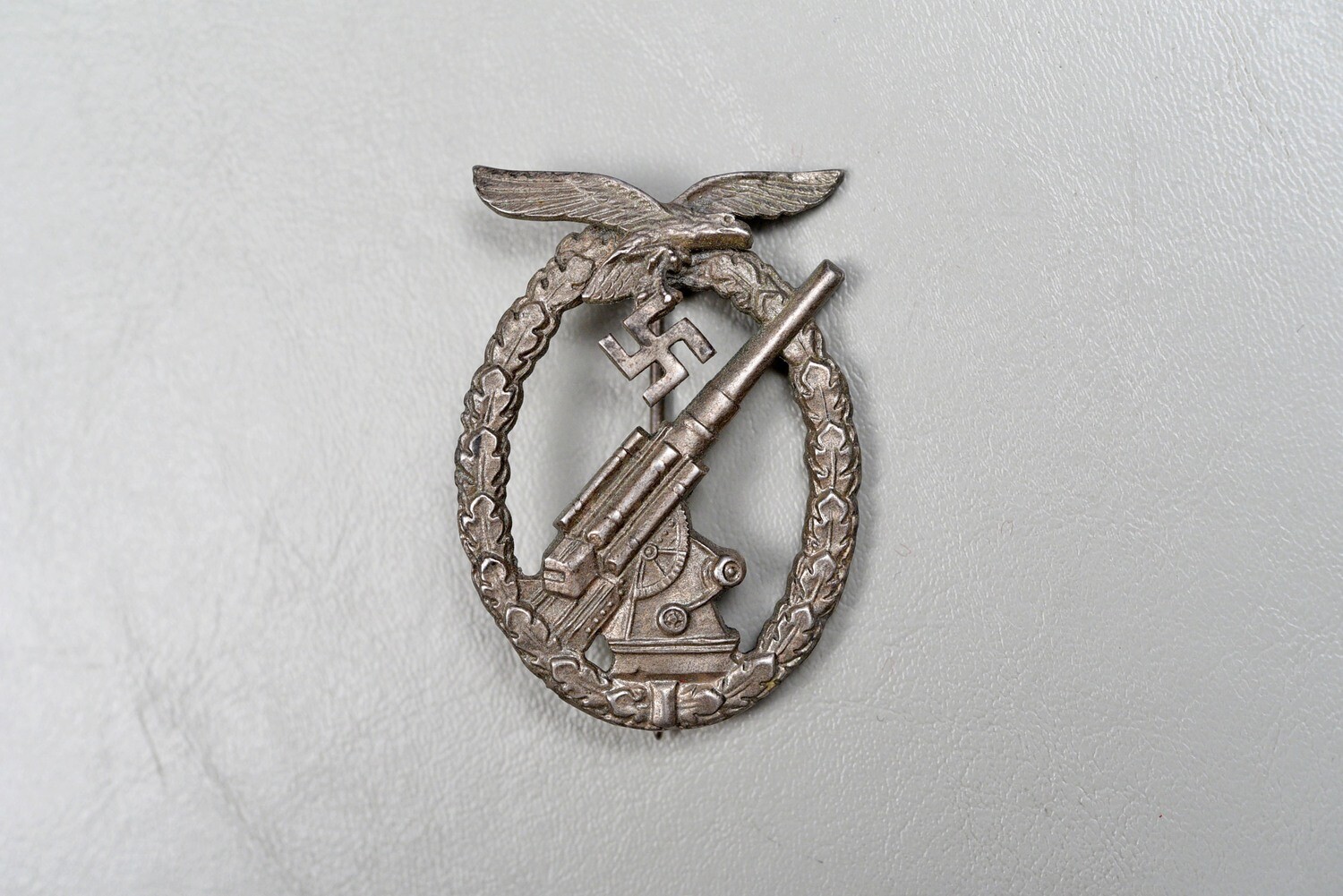 WWII GERMAN LUFTWAFFE FLAK BADGE BY WALTER &amp; HENLEIN (WH)