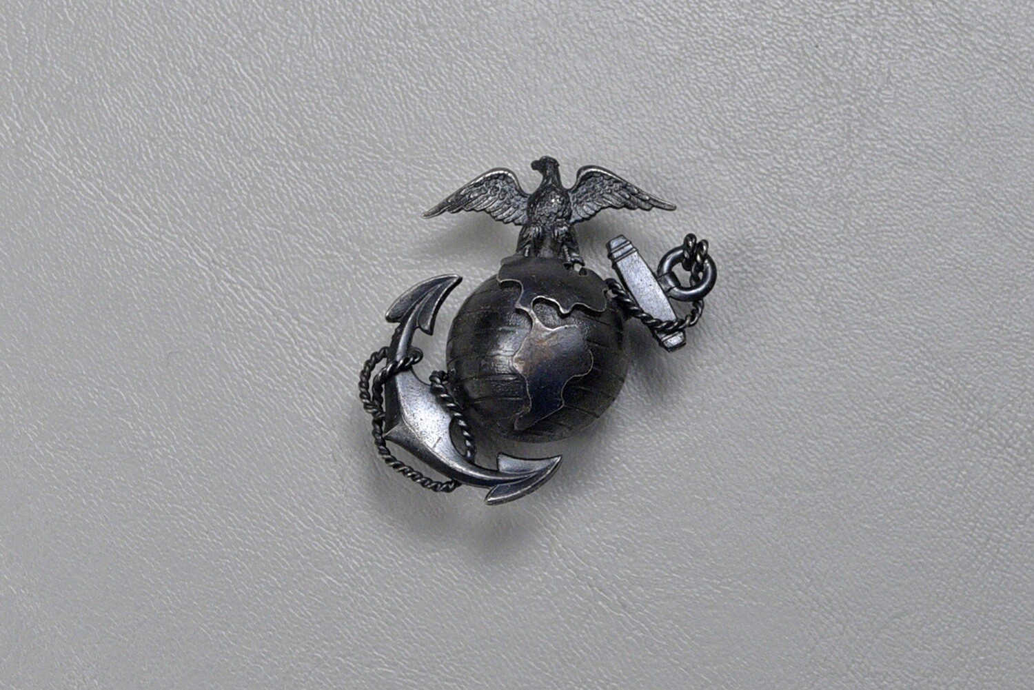 WWII U.S. MARINE CORPS M1937 EGA VISOR HAT INSIGNIA - MEYER, NY, STERLING
