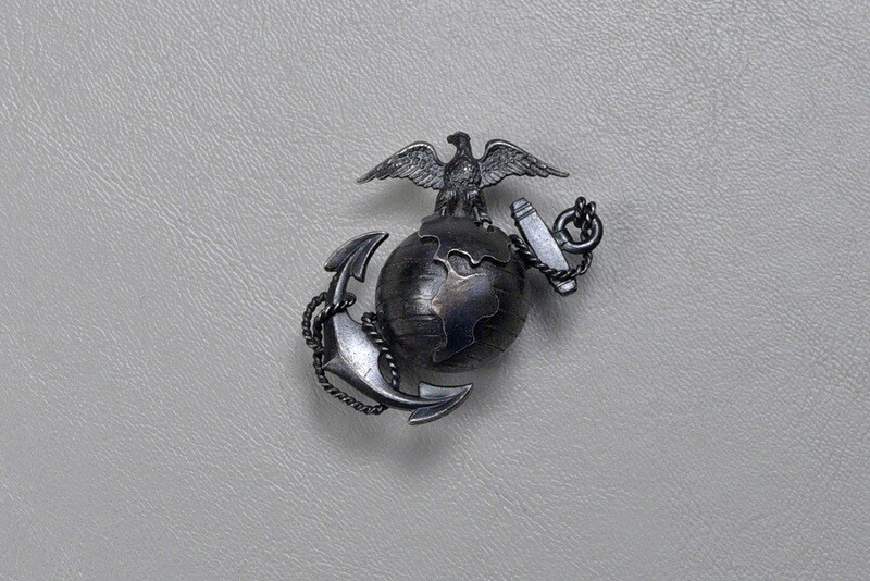 WWII U.S. MARINE CORPS M1937 EGA VISOR HAT INSIGNIA - MEYER, NY, STERLING