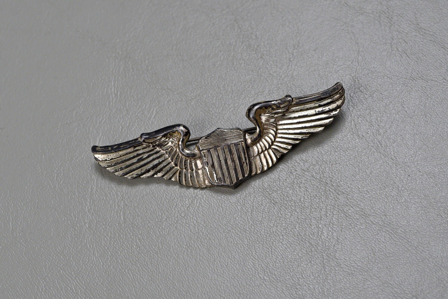 WWII U.S. ARMY AIR CORPS PILOT&#39;S WING BY AMCRAFT - PIN BACK &amp; STERLING