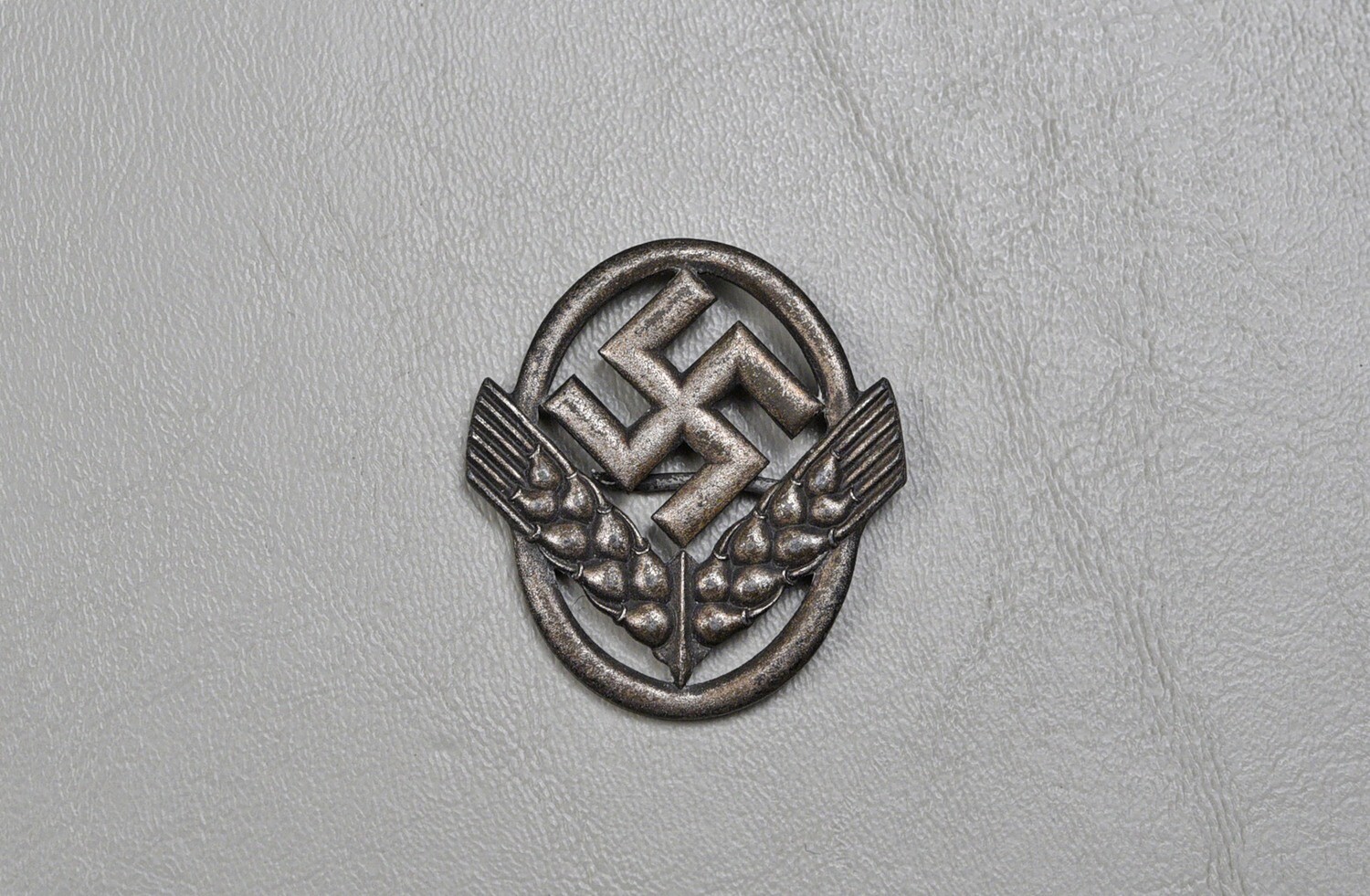 WWII GERMAN WOMEN’S RAD CAP BADGE