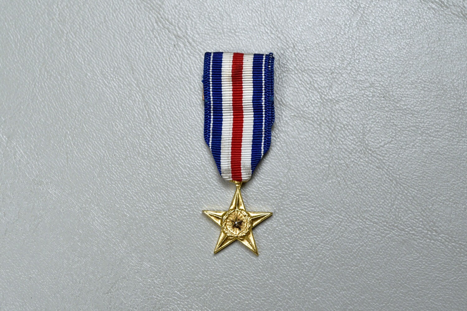 WWII U.S. SILVER STAR MINIATURE MEDAL