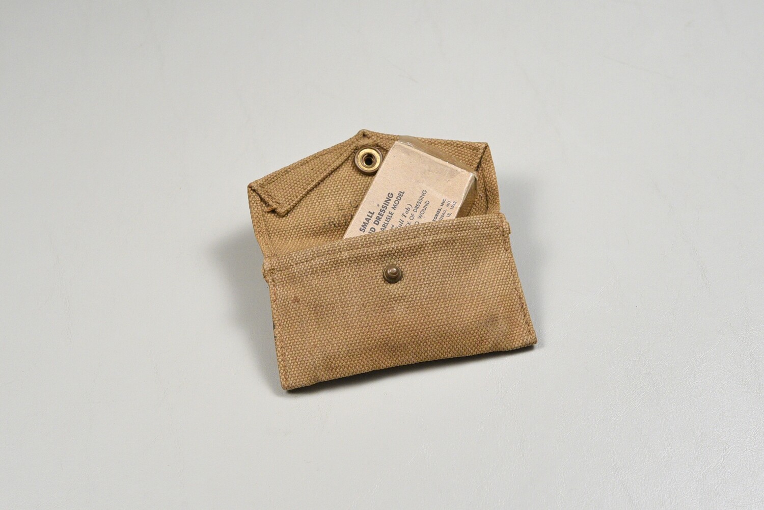 WWII U.S. CARLISLE BANDAGE IN CARRIER DATED 1944 - BRITISH MADE