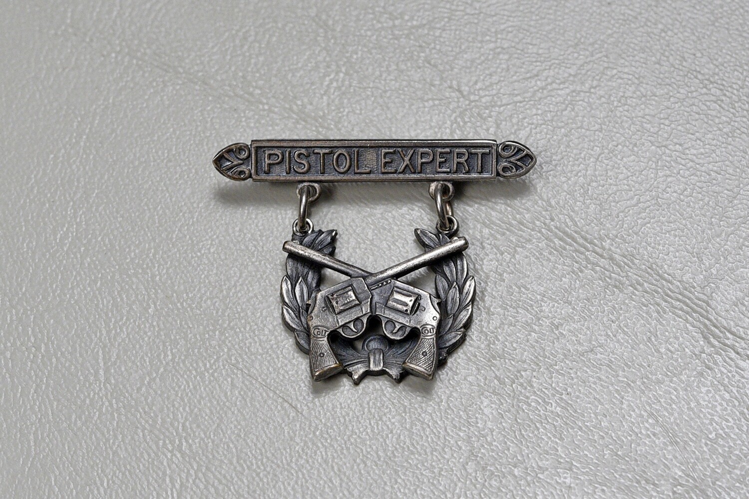 WWI U.S. MARINE CORPS COLT .45 CALIBER SERVICE REVOLVER PISTOL EXPERT BADGE BY A.E. CO., UTICA