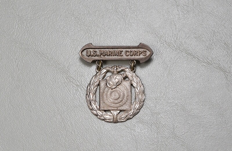 WWII U.S. MARINE CORPS MARKSMAN BADGE w/EGA - STERLING