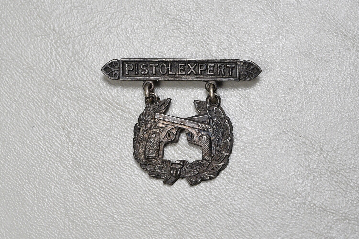 WWII U.S. MARINE CORPS PISTOL EXPERT BADGE w/OPEN CATCH