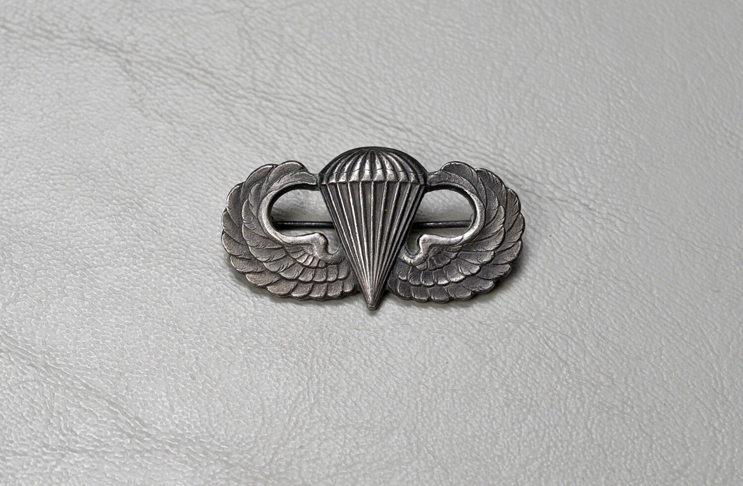 WWII U.S. PARATROOPER JUMP WING BY A.E. CO., UTICA, NY - PIN BACK, STERLING