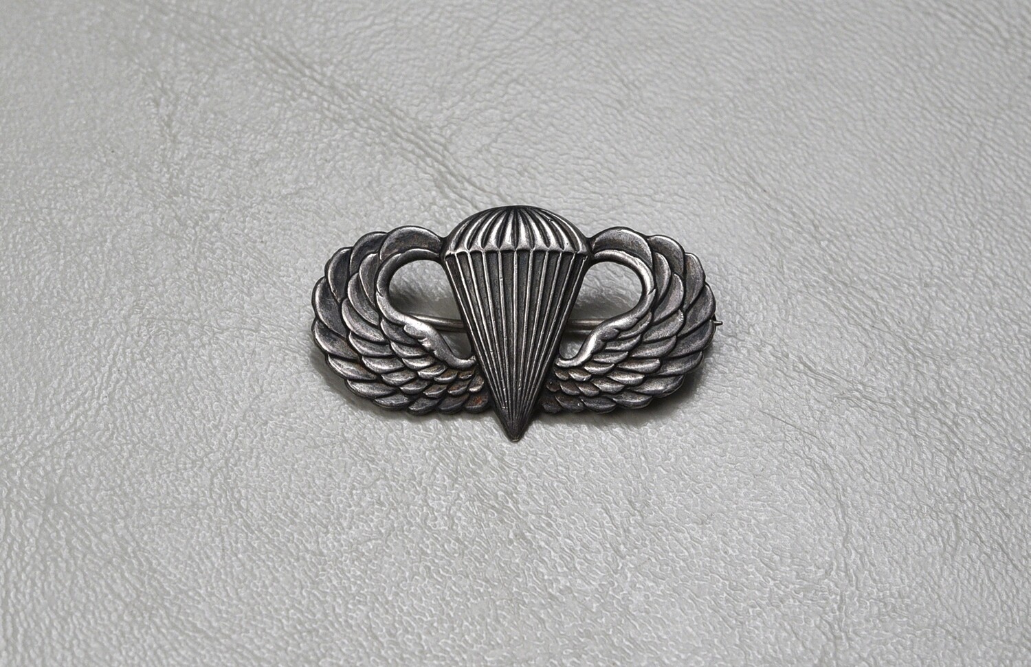 WWII U.S. PARATROOPER JUMP WING - SOLID STERLING, PIN BACK