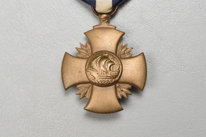 WWII U.S. NAVY CROSS w/ONE GOLD STAR