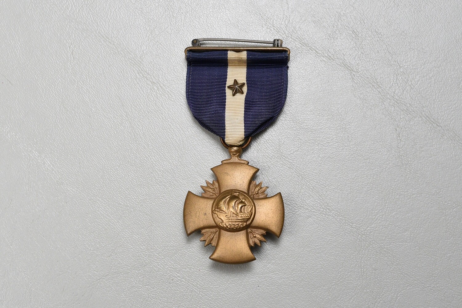 WWII U.S. NAVY CROSS w/ONE GOLD STAR