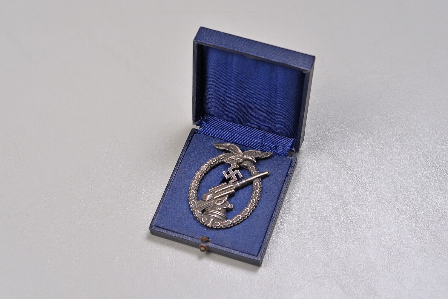 WWII GERMAN LUFTWAFFE FLAK BADGE IN BLUE PRESENTATION CASE