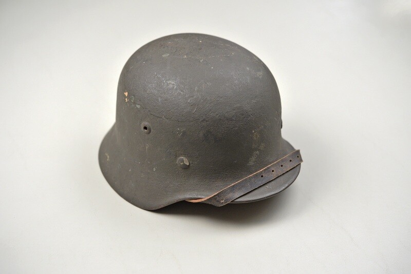 WWII GERMAN ARMY M1940 SINGLE DECAL HELMET - COMPLETE & NEAR MINT
