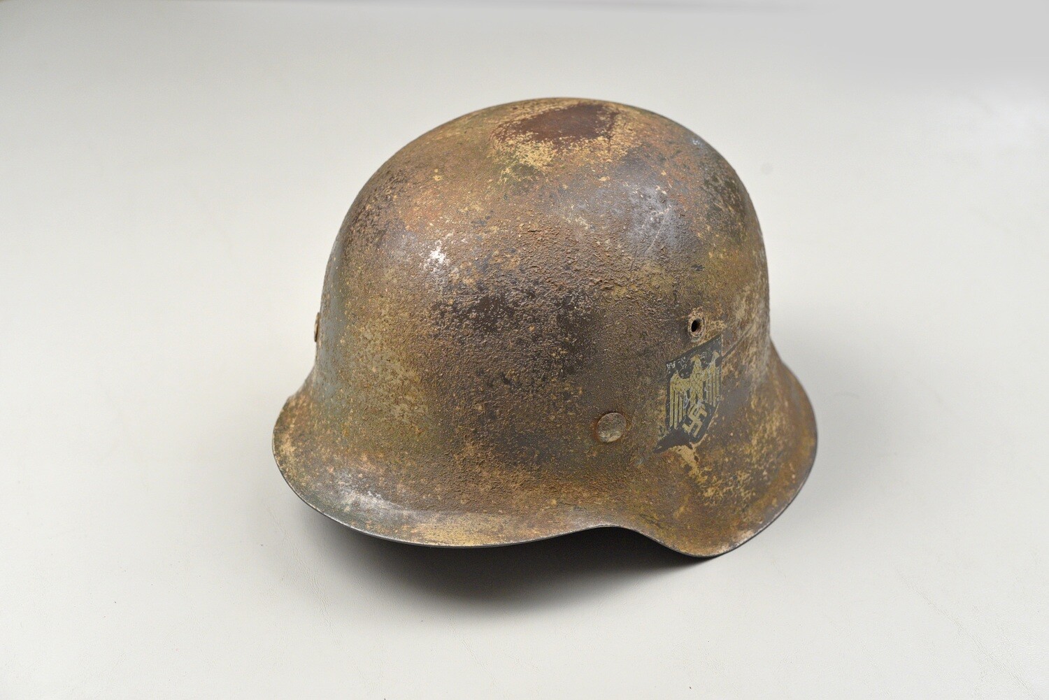 WWII GERMAN M42 SINGLE DECAL CAMOFLAGED ARMY HELMET w/LINER &amp; CHINSTRAP