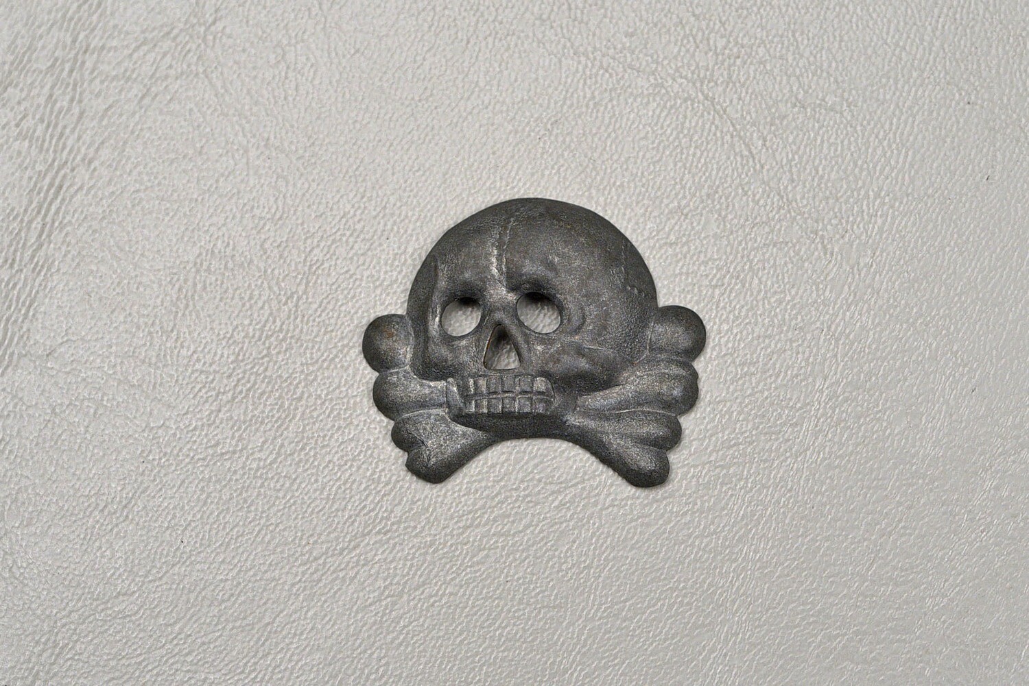 EARLY GERMAN SS TOTENKOPF 1st PATTERN JAWLESS VISOR CAP SKULL