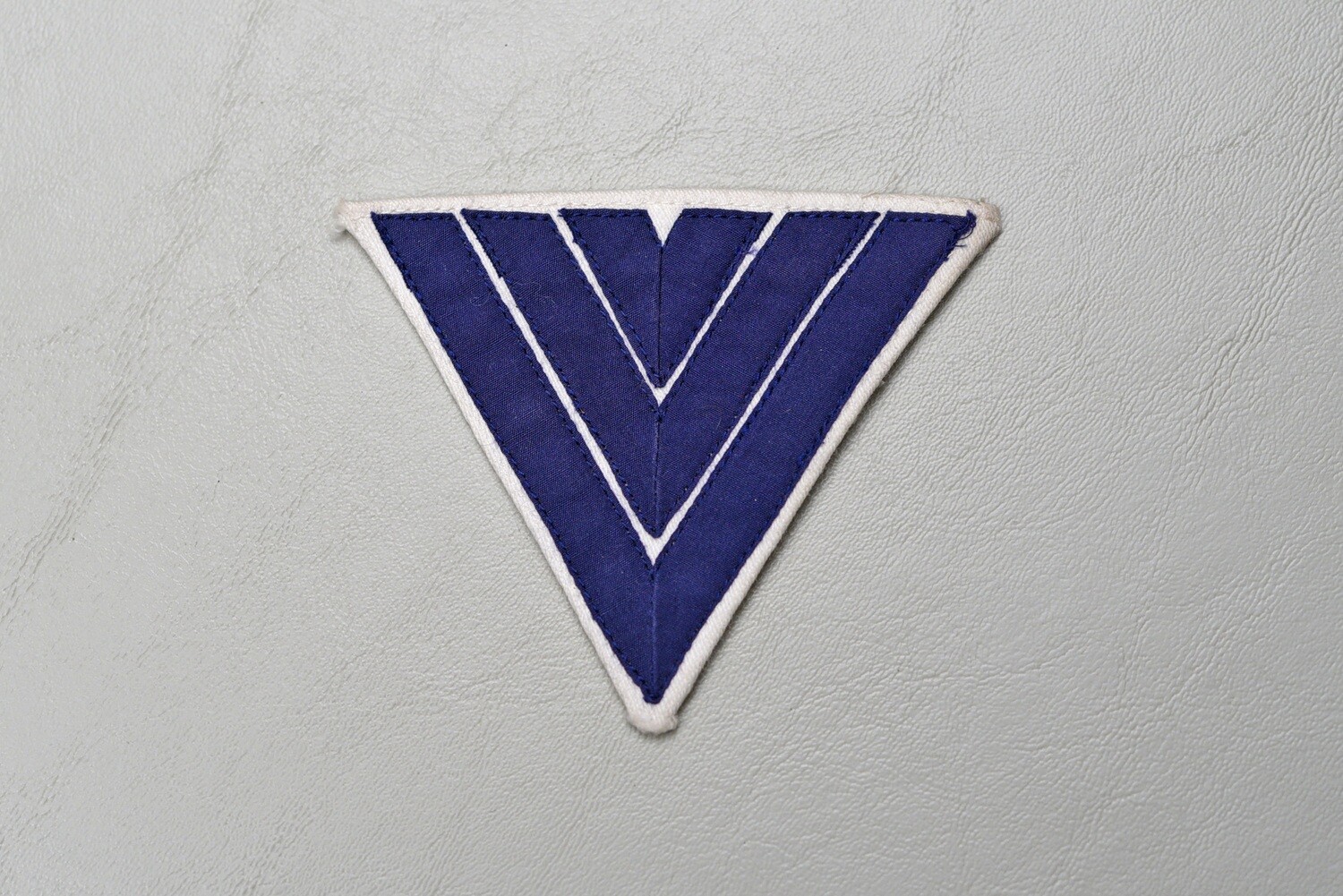WWII GERMAN KRIEGSMARINE HAUPTGEFREITER RANK CHEVRON - BLUE ON WHITE, DATED