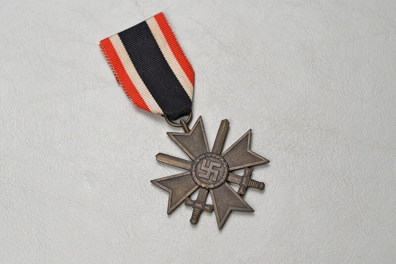 WWII GERMAN 1939 WAR MERIT CROSS 2nd CLASS w/SWORDS - EARLY BRONZE ISSUE