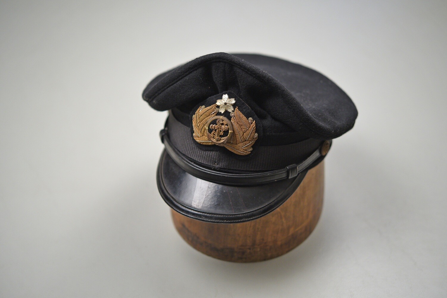 WWII JAPANESE NAVAL OFFICER&#39;S NAVY-BLUE VISOR HAT w/BULLION INSIGNIA