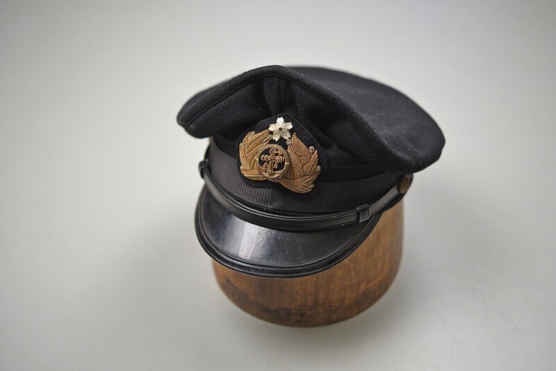 WWII JAPANESE NAVAL OFFICER'S NAVY-BLUE VISOR HAT w/BULLION INSIGNIA WWII JAPANESE NAVAL OFFICER'S NAVY-BLUE VISOR HAT w/BULLION INSIGNIA